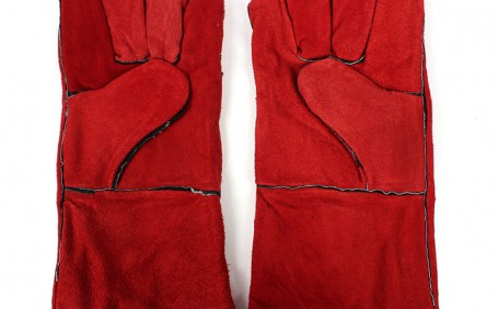 如何根據(jù)作業(yè)環(huán)境存在的危險(xiǎn)選擇防護(hù)手套