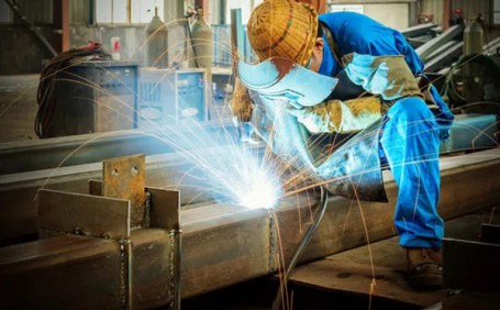 如何選擇合適的電焊服材質(zhì)？