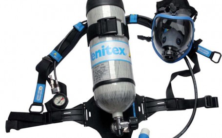 在什么情況下，呼吸器的氣瓶需要報廢？