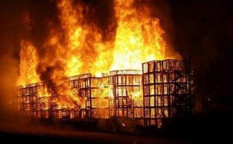 現(xiàn)實(shí)生活中，我們應(yīng)該如何避免火災(zāi)的發(fā)生？