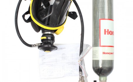 空氣呼吸器發(fā)生氣體泄漏時(shí)，應(yīng)該如何做？