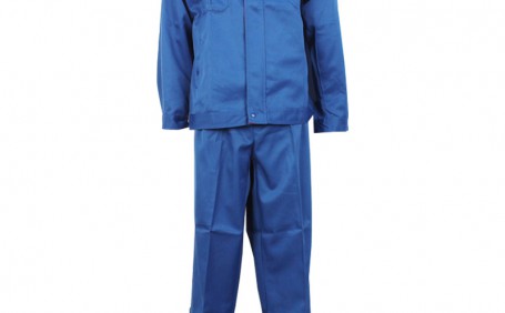 使用防酸工作服時，需要注意哪些方面