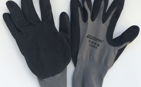 使用勞保手套應(yīng)該要注意哪些方面？