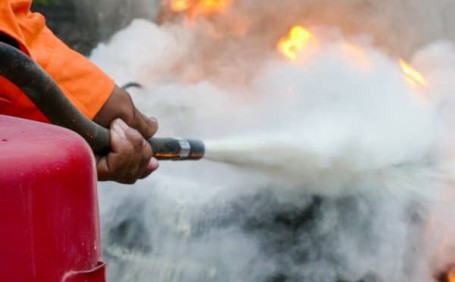 讓火焰無處遁形：干粉滅火器的神奇力量