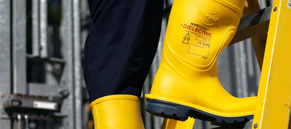 保護(hù)電力工作者安全的必備裝備&mdash;&mdash;絕緣鞋