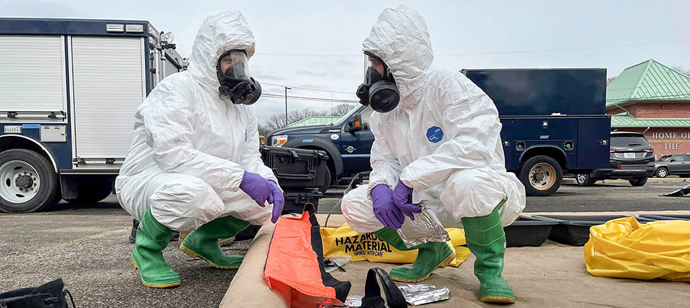 保護工作人員免受化學危險品侵害&mdash;&mdash;輕型防化服