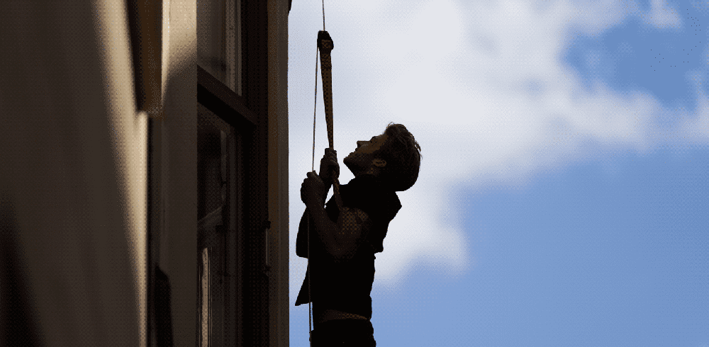 安全逃生：應(yīng)急逃生繩的使用方法