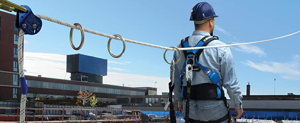 防墜落套裝：類型、穿戴和保養(yǎng)指南