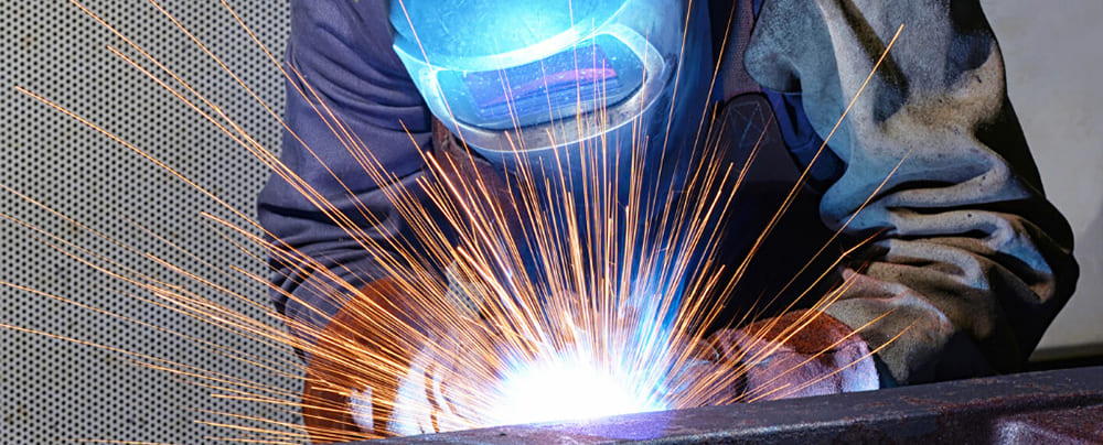 電焊作業(yè)中，哪些勞保用品可以保護(hù)自身健康